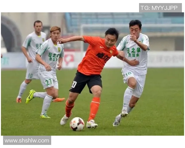 武汉足球队在大师赛积分榜上以85分稳居第一名展现强劲实力